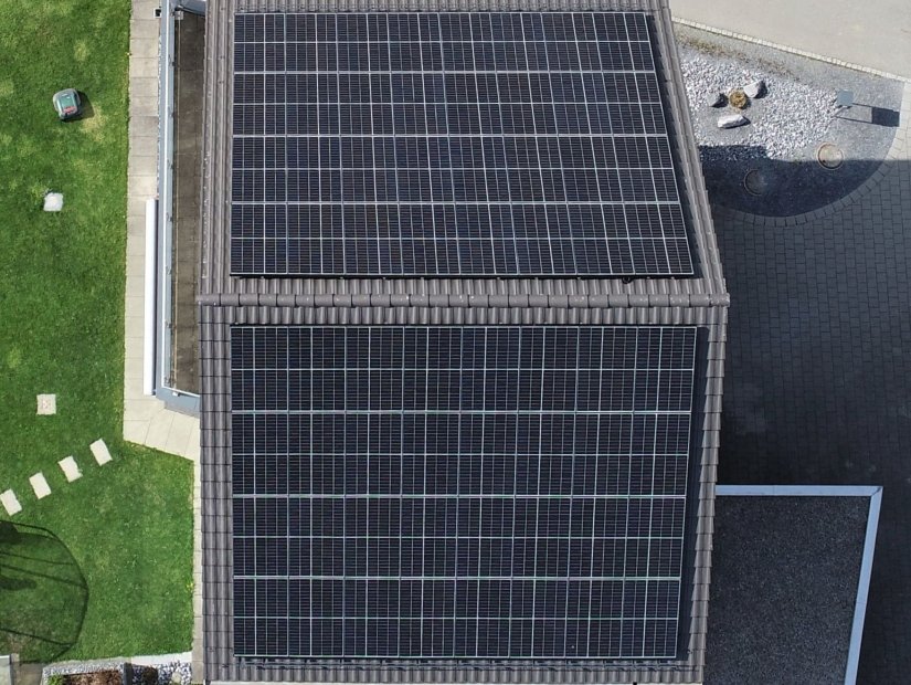 Einfamilienhaus mit Photovoltaikanlage der Elektro W&auml;ger AG
