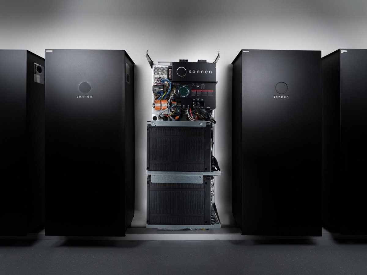 Von der Elektro W&auml;ger AG installierte Speicherbatterien f&uuml;r Photovoltaikanlagen