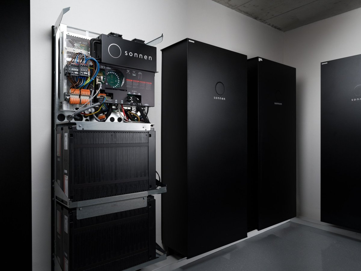 Von der Elektro W&auml;ger AG installierte Speicherbatterien f&uuml;r Photovoltaikanlagen