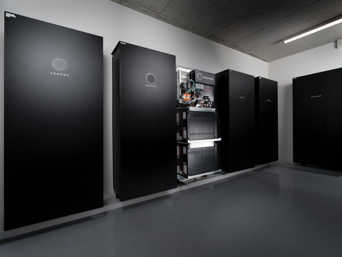 Von der Elektro W&auml;ger AG installierte Speicherbatterien f&uuml;r Photovoltaikanlagen