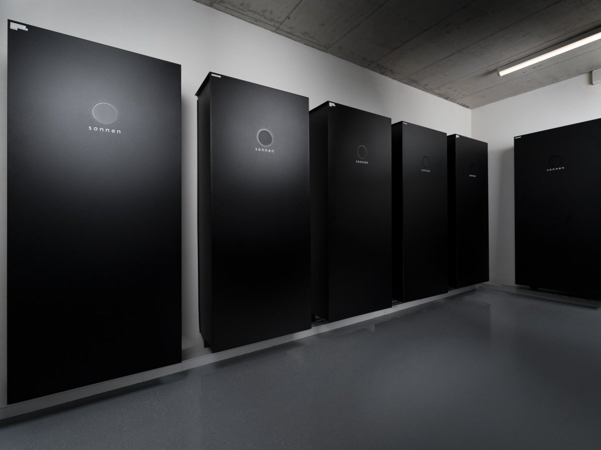 Von der Elektro W&auml;ger AG installierte Speicherbatterien f&uuml;r Photovoltaikanlagen