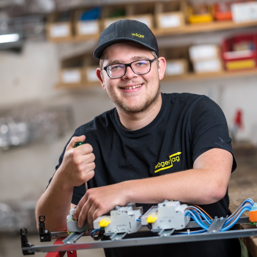 Porträt von Dominik Egger Elektroinstallateur Netzbau
